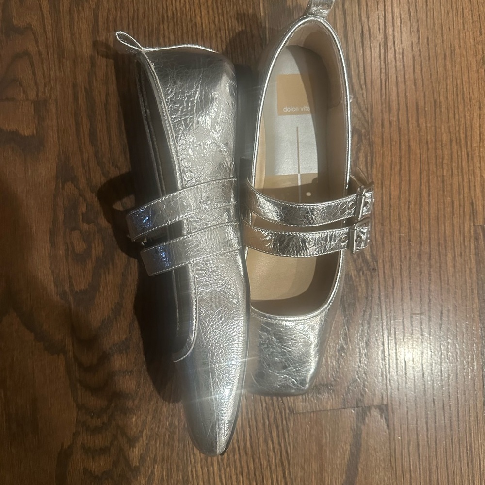 Dolce Vita 9.5 Silver Distressed Leather Ballet Flats-Excellent Condition!